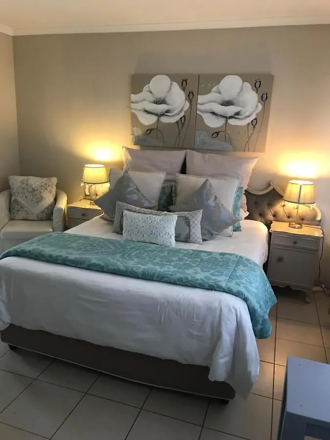 Bay Breeze Guesthouse Selfcatering Gordonʼs Bay