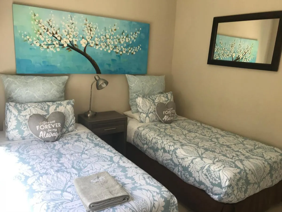 Pensión Bay Breeze Guesthouse Selfcatering Gordonʼs Bay