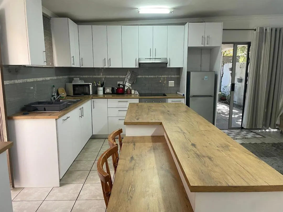 Bay Breeze Guesthouse Selfcatering Gordonʼs Bay Sudáfrica